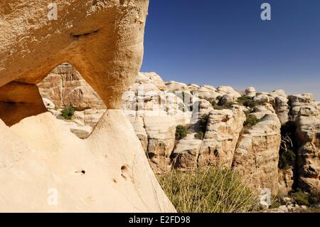 La Jordanie, le Gouvernorat de Tafilah, Dana, la plus grande réserve naturelle de Dana de la biosphère, rochers arrondis Banque D'Images