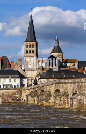 France, Nievre, La Charité sur Loire, la ville et son vieux pont de pierre sur la Loire Banque D'Images