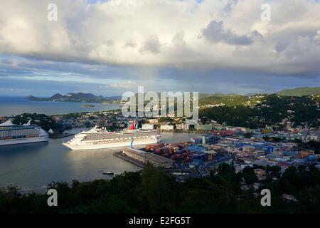 Antilles Caraïbes, des îles du Vent, Sainte-Lucie, au nord ouest de l'île, à Castries Castries, District, les navires de croisière dans le port Banque D'Images