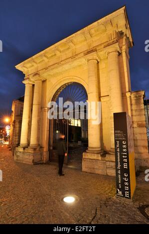 France Nord Le Cateau Cambresis arch et porte principale entrée du Musée Matisse situé au Palais Fenelon immobilier 170 Banque D'Images