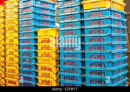 Thaïlande Bangkok Pak Khlong Talat caisses en plastique du marché Banque D'Images