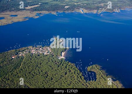 France Gironde Hourtin Piqueyrot le village et la marina à proximité de Hourtin lac (vue aérienne) Banque D'Images