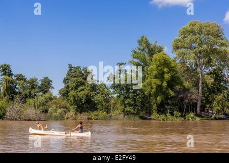 Argentine Buenos Aires province Tigre en kayak à l'extrémité sud du delta de la rivière Parana Banque D'Images