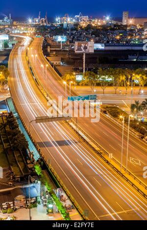 Argentine Buenos Aires Umberto Illia viaduc de l'autoroute a ouvert en 1996 avec le port en bas Banque D'Images