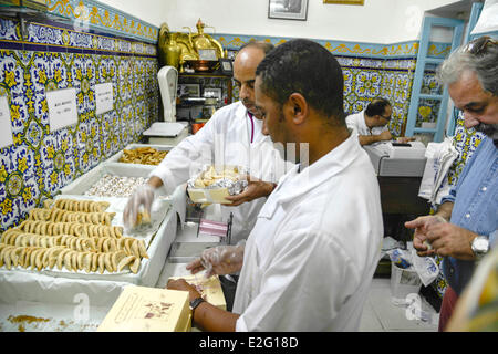 Quartier des Habous Casablanca Maroc nouvelle Médina construite par les Français du temps du protectorat pâtisserie Bennis Banque D'Images