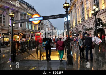 United Kingdom London Piccadilly Circus station de métro (métro) entrée (le logo est ╗ Undergound ½ un nom de marque un Banque D'Images