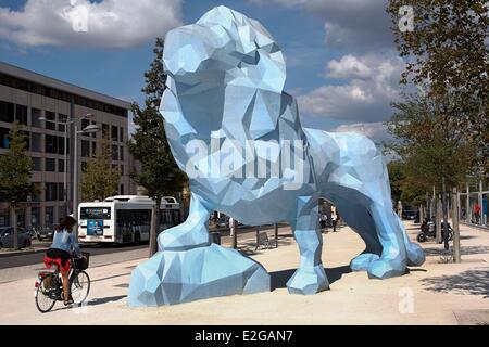 France Gironde Bordeaux Place Stalingrad Blue Lion sculpture de Xavier Veilhan Banque D'Images