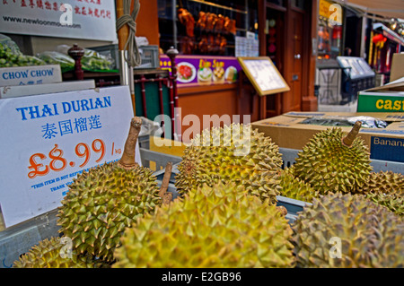 Affichage de Durian Thaï en vente, Chinatown, West End, City of Westminster, London, England, United Kingdom Banque D'Images