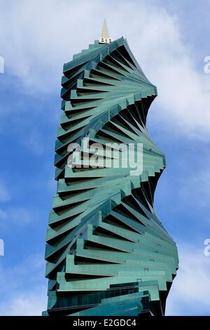 Panama Panama City F&F Tower connu auparavant sous le nom de Tour de la révolution et aussi comme El Tornillo (la vis) Banque D'Images