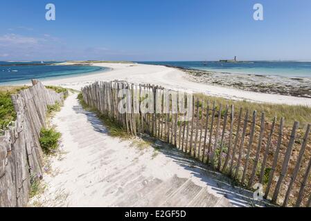 Finistere Fouesnant Glenan Archipel beach et tombolo entre Saint Nicolas et de l'île l'île de Bananec Banque D'Images