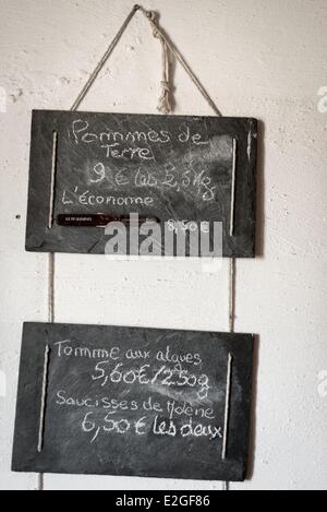 France Finistère Le Conquet prix des produits agricoles sur l'île de Quemenes en archipel de Molene Banque D'Images