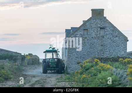 France Finistère Le Conquet ferme sur l'île de Quemenes en archipel de Molene Banque D'Images