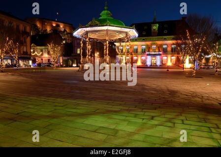 France Territoire de Belfort Belfort, Place d armes de ville kiosque château et Lion les lumières de Noël Banque D'Images