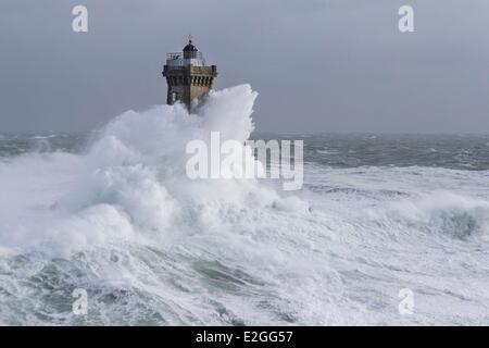 Finistere Mer d'Iroise 8 février 2014 Grande-Bretagne phare en pleine tempête tempête au cours de Ruth phare de la Vieille (vue aérienne) Banque D'Images