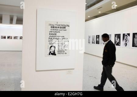 L'Afrique du Sud la province de Gauteng, Braamfontein Johannesburg Wits Art Museum district exposition d'œuvre d'art-activistes Zanele Muholi Banque D'Images