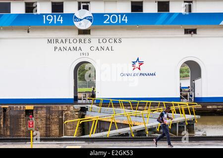 Panama Canal de Panama, l'un des trois écluses Miraflores locks sur Canal avec une altitude de 16,5 mètres et achevee 1913 Banque D'Images