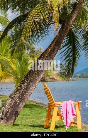La province de Colon Panama Portobelo charmant et El otro lado luxury chaise à côté de bay Banque D'Images