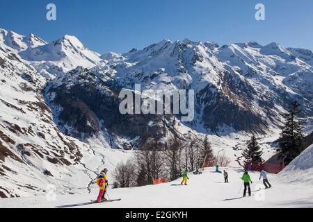 Boutique vendant des marmottes en peluche dans la station de ski  d'Artouste, France Photo Stock - Alamy