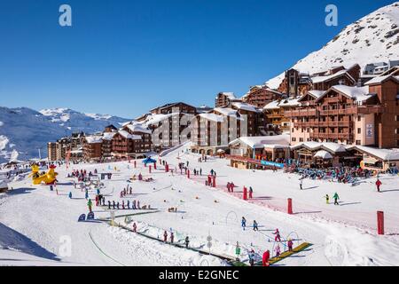 France Savoie Vanoise Massif Vallée des Belleville Les Trois Vallees (Les Trois Vallées) zone de ski Val Thorens vu sur l'école maternelle Banque D'Images