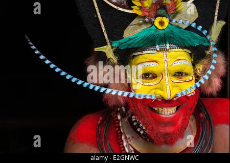 La Papouasie-Nouvelle-Guinée région Province Hela de Tari village de Kobe Dumbiali Tiawe traditionnelle robe en tribu Huli Banque D'Images