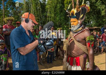 La Papouasie-Nouvelle-Guinée Southern Highlands Province Tari village de la tribu Huli région de Kobe Dumbiali tir pendant un tournage Banque D'Images