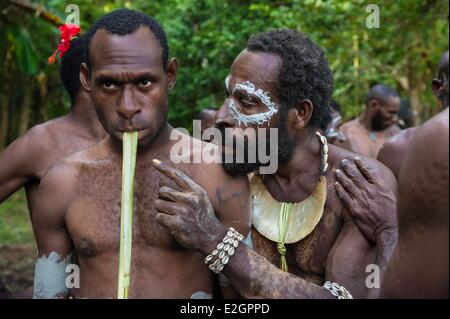 La Papouasie-Nouvelle-Guinée East Sepik province de la région de la rivière Sepik Bernard scarification cérémonie dans l'homme crocodile Banque D'Images