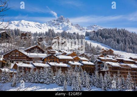 France Savoie Tarentaise Meribel les Allues vue sur la dent de Burgin ou croix de Verdon (2739m) est l'un des plus importants de Méribel station de ski village de France au coeur des Trois Vallées (Les Trois Vallées) L'un des plus grands domaines skiables de monde (600km de marke Banque D'Images
