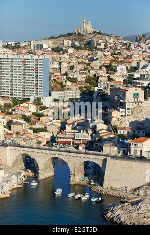 France Bouches du Rhône Marseille capitale européenne de la culture 2013 Vallon Auffes quartier Notre Dame de la Garde en arrière-plan (vue aérienne) Banque D'Images