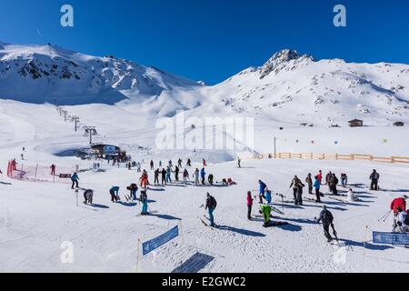 France Savoie Valfrejus Maurienne Plateau Du Thabor (2222m) avec une vue de Punta Bagna (2737m) et son télésiège Banque D'Images