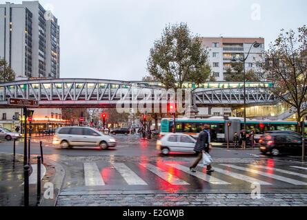 France Paris sous la pluie métro ligne 7 Banque D'Images