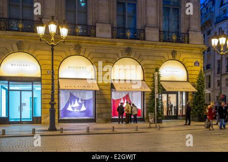 France Paris boutiques de luxe de la Place Vendôme par nuit Banque D'Images