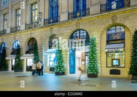 France Paris boutiques de luxe de la Place Vendôme par nuit Banque D'Images