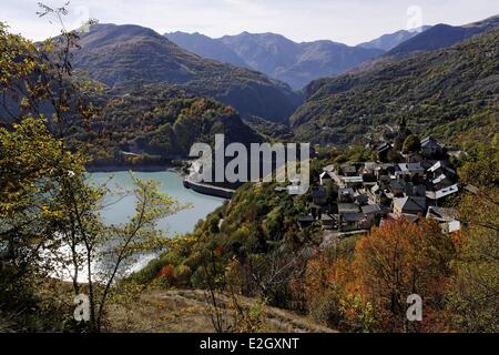 France Isère vue du plateau d'Emparis Lac Chambon sur le bord du Parc National des Écrins Banque D'Images