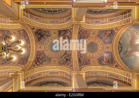 France Paris Assemblée Nationale (Palais Bourbon) Bibliothèque de l'architecte Jules de Joly avec des peintures au plafond par Eugene Delacroix Banque D'Images