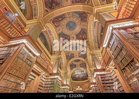 France Paris Assemblée Nationale (Palais Bourbon) Bibliothèque de l'architecte Jules de Joly avec des peintures au plafond par Eugene Delacroix Banque D'Images