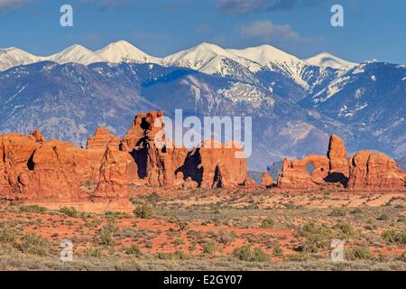 United States Utah Colorado Plateau Parc National Arches Arche Tourelle La Sal montagnes en arrière-plan Banque D'Images