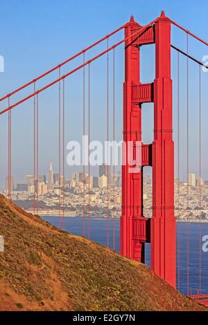 États-unis Californie San Francisco Golden Gate National Recreation Area San Francisco skyline vu à travers le Golden Gate Bridge Banque D'Images