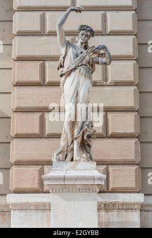 Suisse Genève Place Neuve Grand Opera House architecte Jacques Elisée Goss a ouvert ses portes en 1879 façade de style Second Empire avec une allégorie de la danse Banque D'Images