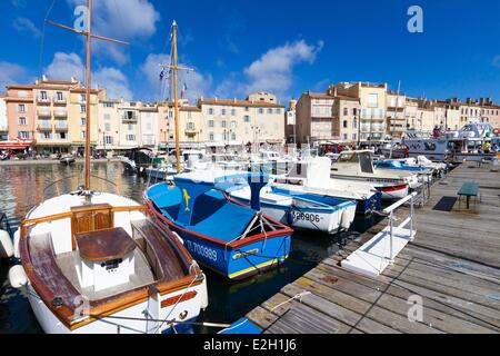 France Var saint tropez bateaux dans le vieux port Banque D'Images