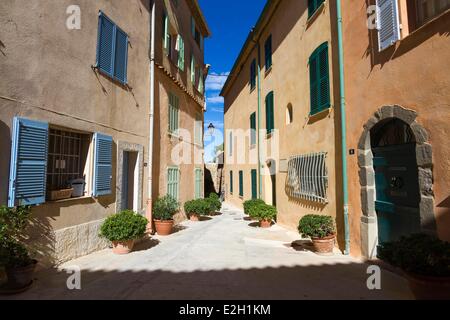 France Var saint tropez Rue tour vieille dans la quartier de la Ponche Banque D'Images