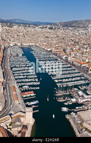 France Bouches du Rhône Marseille capitale européenne de la culture 2013 1er et 2e arrondissement Vieux Port et ses bateaux le Fort St Jean et le Fort Saint Nicolas (vue aérienne) Banque D'Images