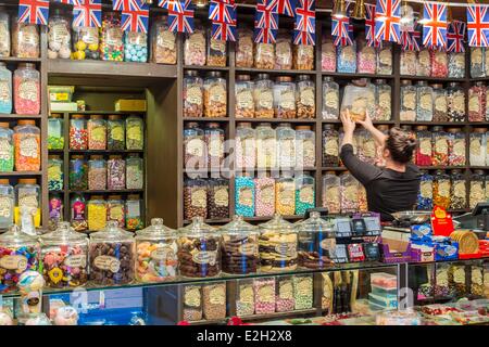 United Kingdom Warwickshire Stratford-upon-Avon candy shop Monsieur Simms Olde Sweet Shoppe Banque D'Images