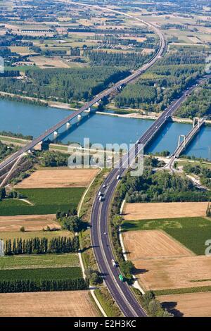 France Gard Roquemaure pont de l'A9 et la ligne LGV Sud est sur Rhone (vue aérienne) Banque D'Images