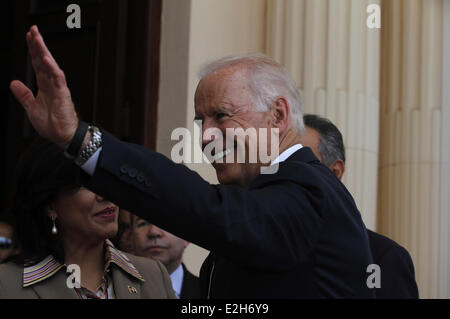 Santo Domingo, République dominicaine. 19 Juin, 2014. Vice-président américain Joe Biden vagues à son arrivée au Palais National, dans la ville de Santo Domingo, la République dominicaine, le 19 juin 2014. Credit : Roberto Guzman/Xinhua/Alamy Live News Banque D'Images