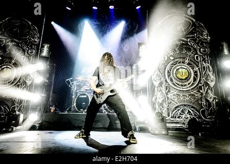Toronto, Ontario, Canada. 19 Juin, 2014. Le lead guitariste du groupe de metal extrême suédois Meshuggah FREDERIK THORDENDAL effectue live sound Academy de Toronto. Crédit : Igor/Vidyashev ZUMAPRESS.com/Alamy Live News Banque D'Images