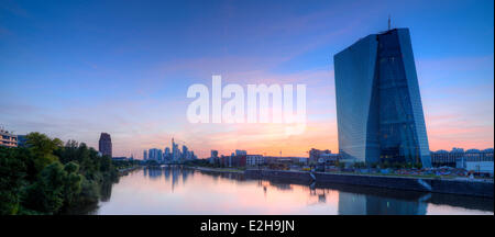 Le nouveau bâtiment de la Banque centrale européenne, BCE, Skyline at Dusk, Ostende, Frankfurt am Main, Hesse, Allemagne Banque D'Images