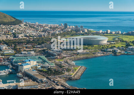 Vue aérienne avec le port et le Green Point Stadium, Cape Town, Western Cape, Afrique du Sud Banque D'Images