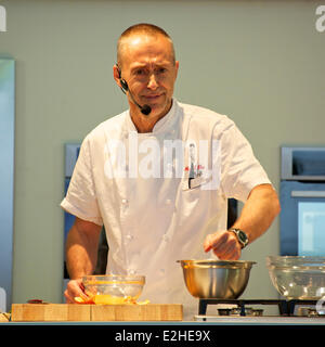 Regents Park, Londres. UK. Jeudi 19 juin 2014. Michel Roux Jr donne une masterclass au goût, le théâtre à l'avant-goût de Londres Festival à Regents Park. Jeudi 19 Juin 2014 : Crédit photo par Lindsay Le gendarme / Alamy Live News Banque D'Images