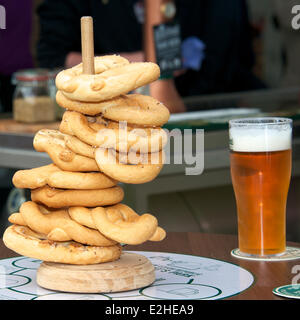 Regents Park, Londres. UK. Jeudi 19 juin 2014. La bière et les bretzels au goût du London Festival à Regents Park. Jeudi 19 Juin 2014 : Crédit photo par Lindsay Le gendarme / Alamy Live News Banque D'Images