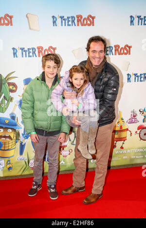 Thomas Ohrner et fils Fabian et sa fille Pauline à 'Ritter Rost' première mondiale au cinéma Mathäser. Où : Munich, Allemagne Quand : 06 Jan 2013 Banque D'Images